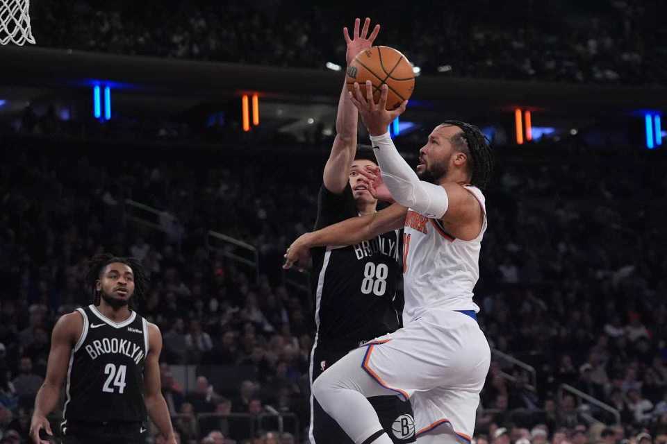 九游娱乐-纽约德比13连胜！尼克斯54分狂胜篮网 布伦森20分引6人上双