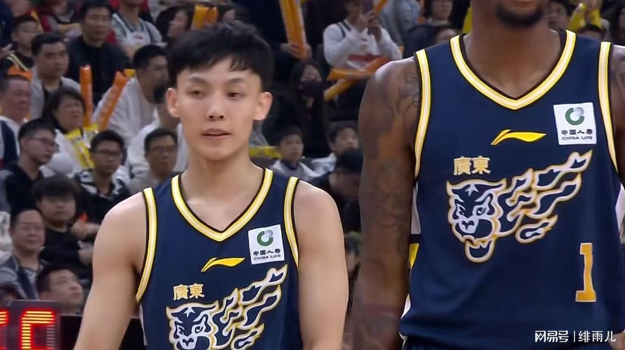 九游娱乐官方网站-挤走胡明轩+取代徐杰！广东锋线奇兵确认上位，杜锋下课倒计时？