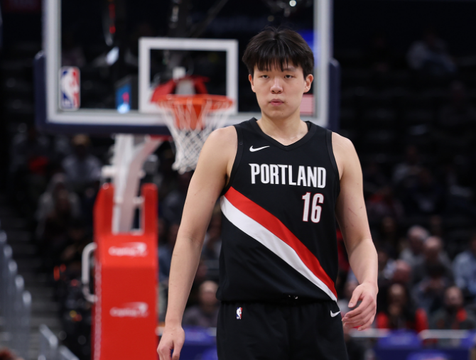 九游娱乐登录入口-杨瀚森复出0分！开拓者轰20-0逆转横扫爵士 克林根21+15+7帽